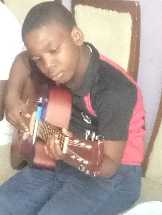 TMI guitar training session for kids